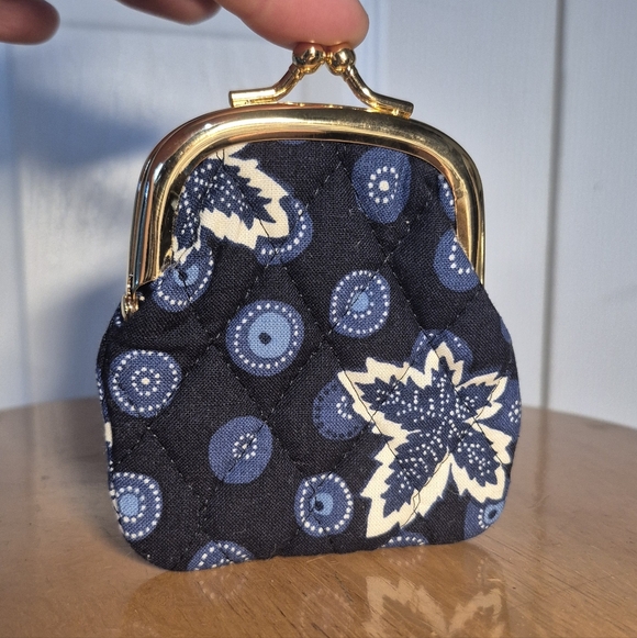 NWOT Vera Bradley Navy Blue Quilted Coin Purse Paisly Pattern Kiss Lock Retired - Picture 1 of 7